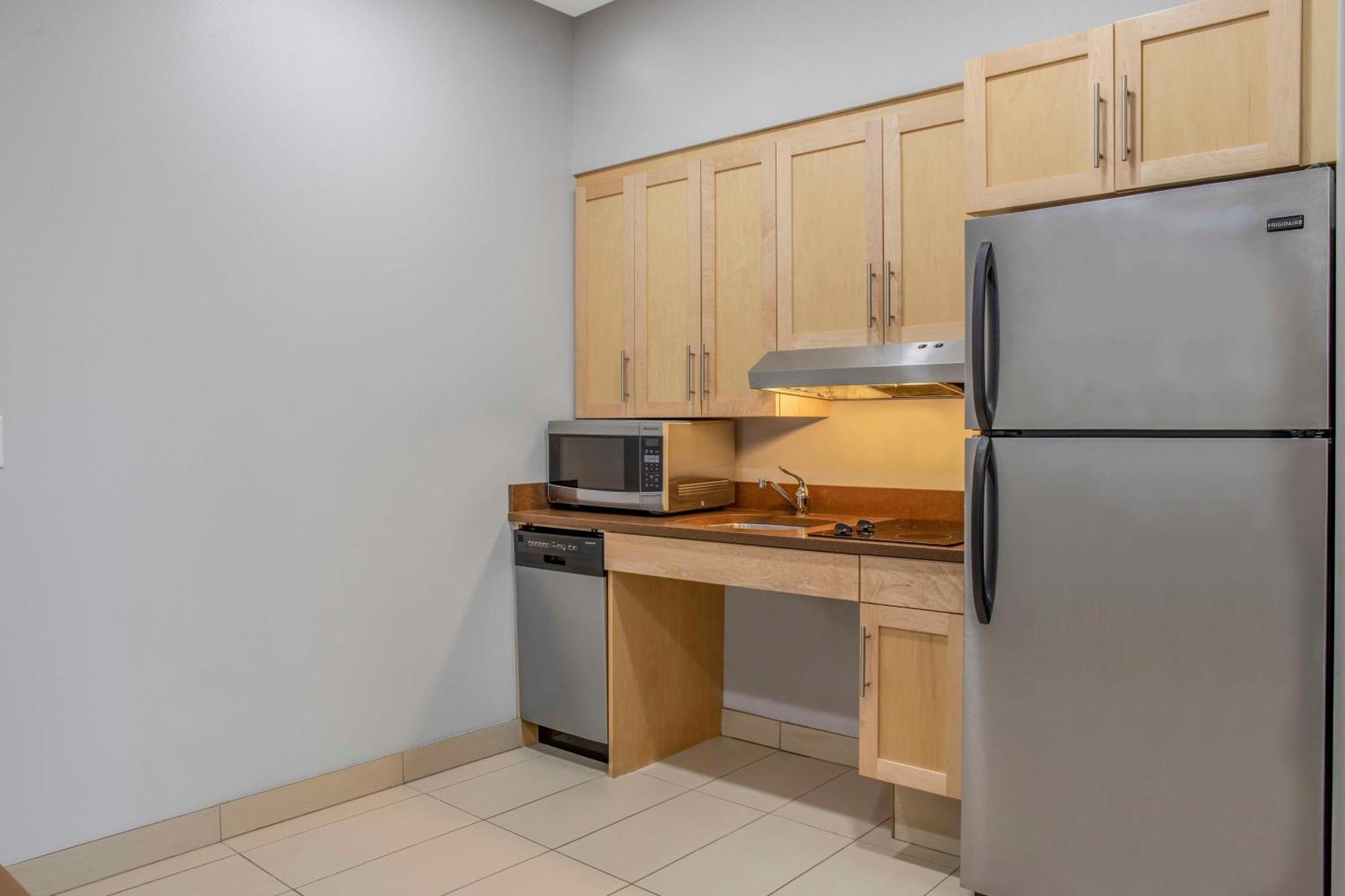 Homewood Suites By Hilton Winnipeg Airport - Polo Park Exterior photo