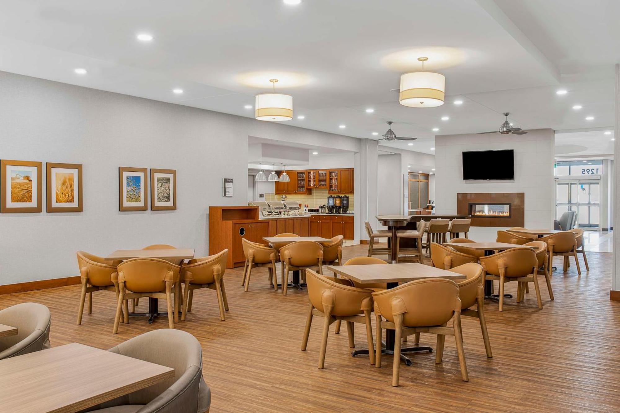 Homewood Suites By Hilton Winnipeg Airport - Polo Park Exterior photo